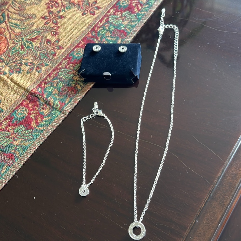 Vintage Avon 3 Piece Set - Necklace, Earrings, Bracelet New - Picture 2 of 8